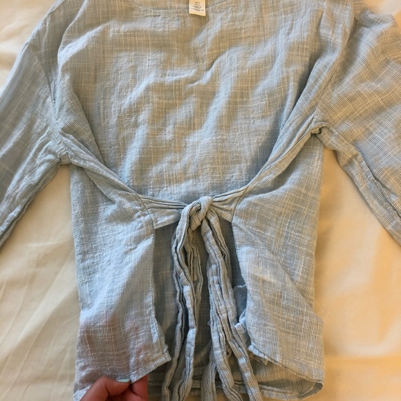 H&M light blue long sleeve - Picture 3 of 3